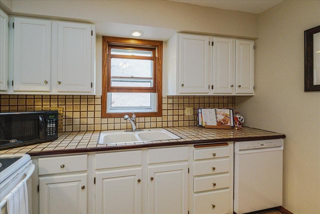 1263 Minnehaha Avenue W, Saint Paul, MN 55104