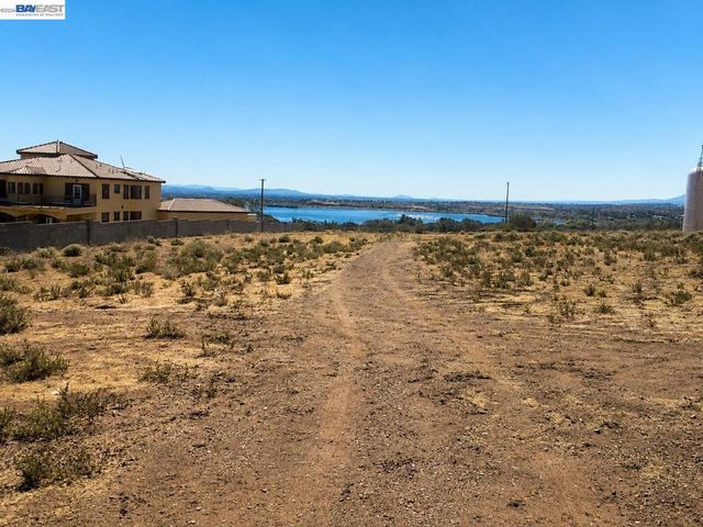 El Camino Dr Hacienda Dr, Palmdale, CA 93551