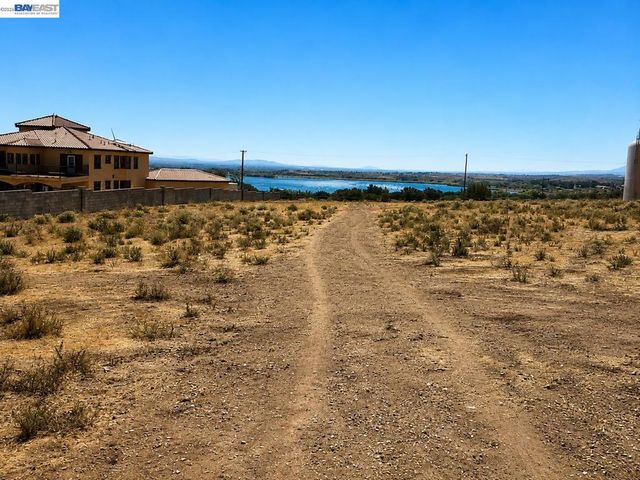 El Camino Dr Hacienda Dr, Palmdale, CA 93551