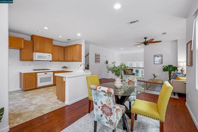 2069 Lewis St, Hercules, CA 94547