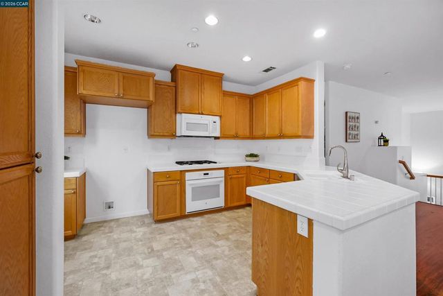 2069 Lewis St, Hercules, CA 94547