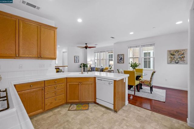 2069 Lewis St, Hercules, CA 94547