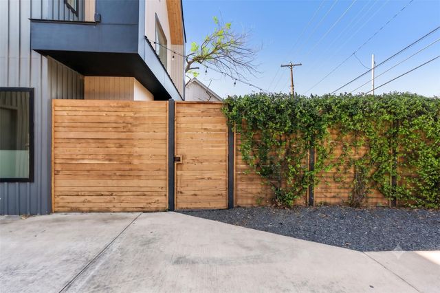 707 E Live Oak ST A, Austin, TX 78704