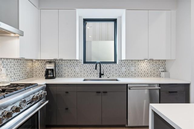 707 E Live Oak ST A, Austin, TX 78704