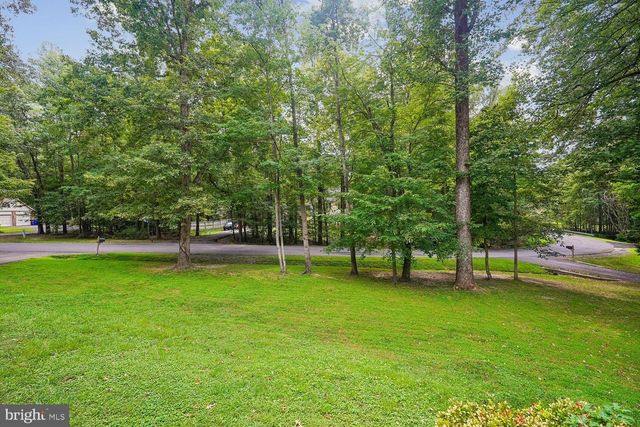 8212 HONEYSUCKLE RD, Manassas, VA 20112