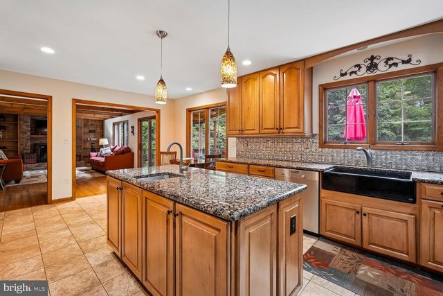 8212 HONEYSUCKLE RD, Manassas, VA 20112