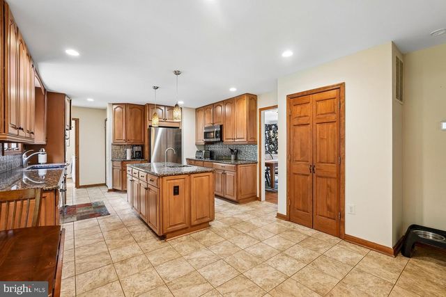 8212 HONEYSUCKLE RD, Manassas, VA 20112