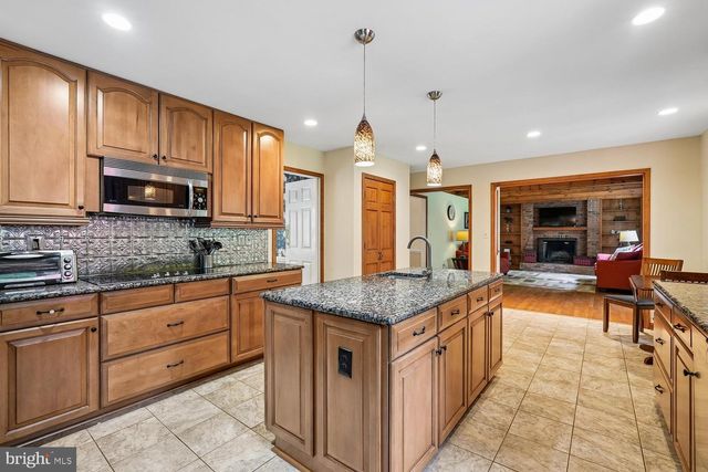 8212 HONEYSUCKLE RD, Manassas, VA 20112