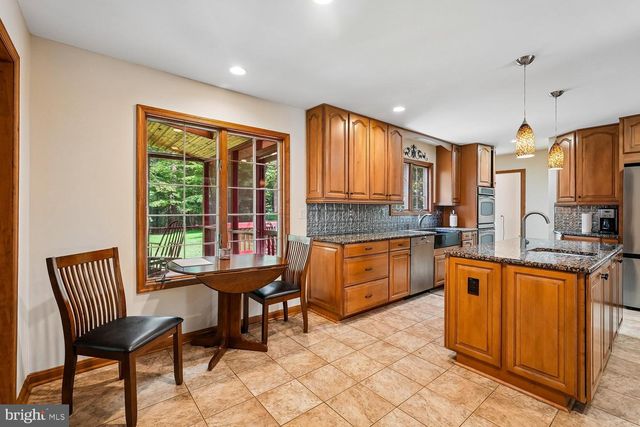 8212 HONEYSUCKLE RD, Manassas, VA 20112