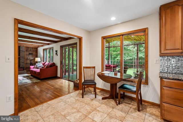 8212 HONEYSUCKLE RD, Manassas, VA 20112