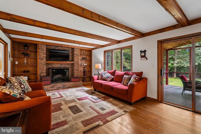 8212 HONEYSUCKLE RD, Manassas, VA 20112