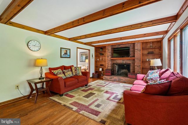 8212 HONEYSUCKLE RD, Manassas, VA 20112