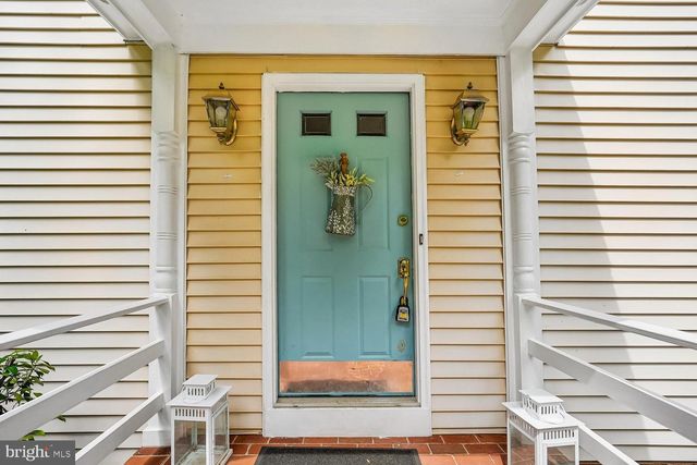 8212 HONEYSUCKLE RD, Manassas, VA 20112