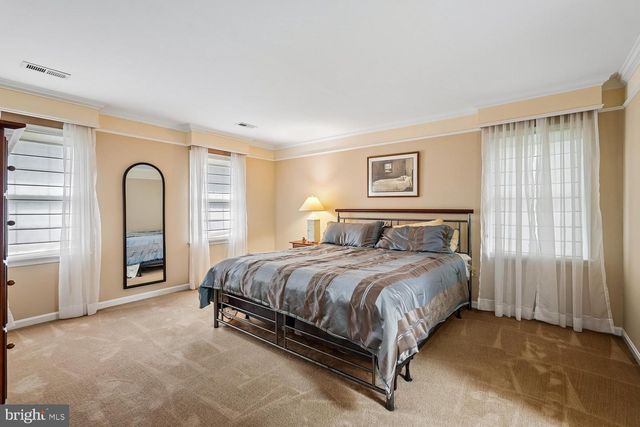 8212 HONEYSUCKLE RD, Manassas, VA 20112