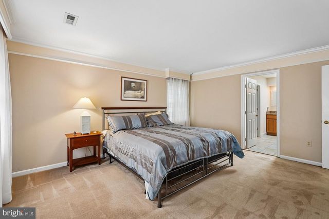 8212 HONEYSUCKLE RD, Manassas, VA 20112