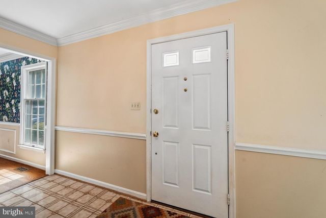 8212 HONEYSUCKLE RD, Manassas, VA 20112