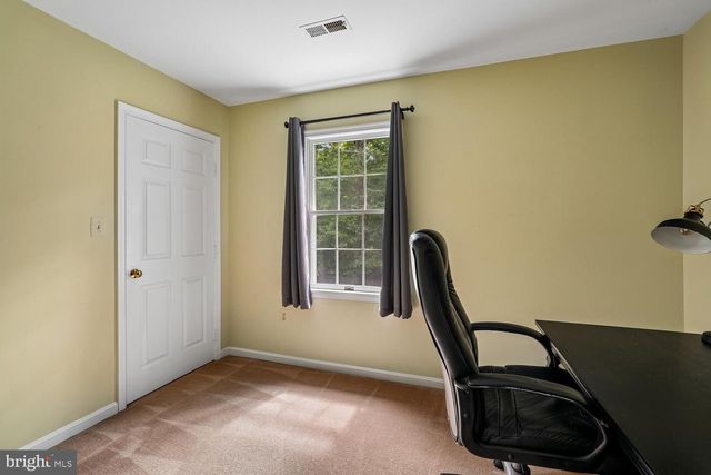 8212 HONEYSUCKLE RD, Manassas, VA 20112