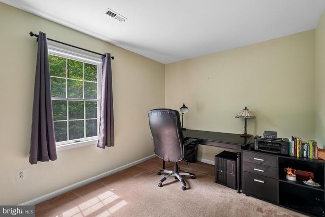 8212 HONEYSUCKLE RD, Manassas, VA 20112