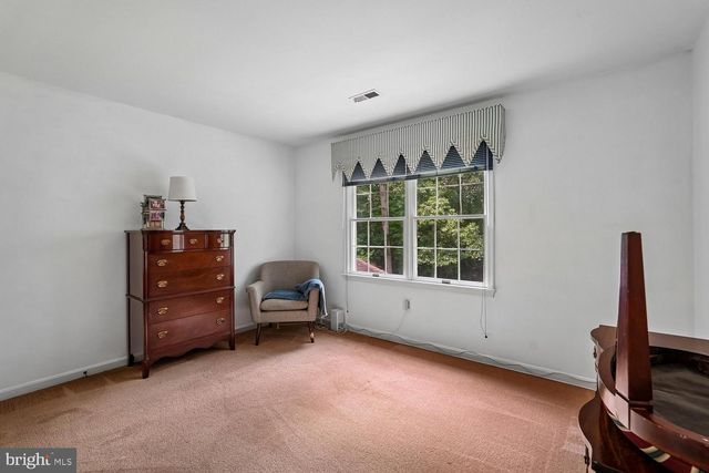 8212 HONEYSUCKLE RD, Manassas, VA 20112