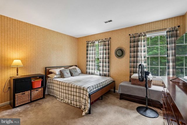 8212 HONEYSUCKLE RD, Manassas, VA 20112