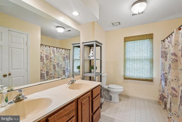 8212 HONEYSUCKLE RD, Manassas, VA 20112