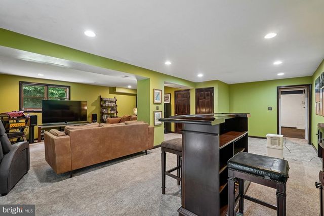 8212 HONEYSUCKLE RD, Manassas, VA 20112