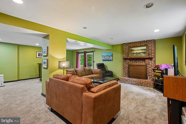 8212 HONEYSUCKLE RD, Manassas, VA 20112