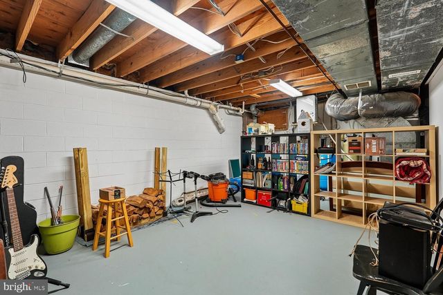 8212 HONEYSUCKLE RD, Manassas, VA 20112