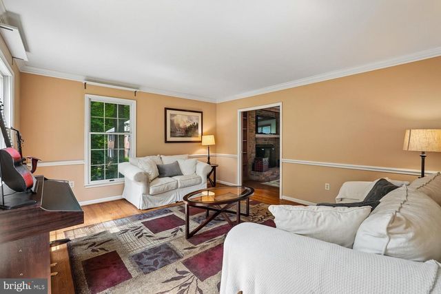 8212 HONEYSUCKLE RD, Manassas, VA 20112