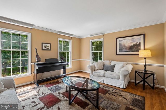 8212 HONEYSUCKLE RD, Manassas, VA 20112