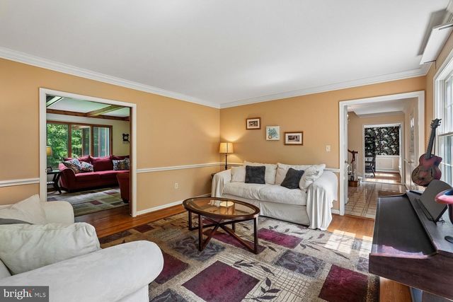 8212 HONEYSUCKLE RD, Manassas, VA 20112