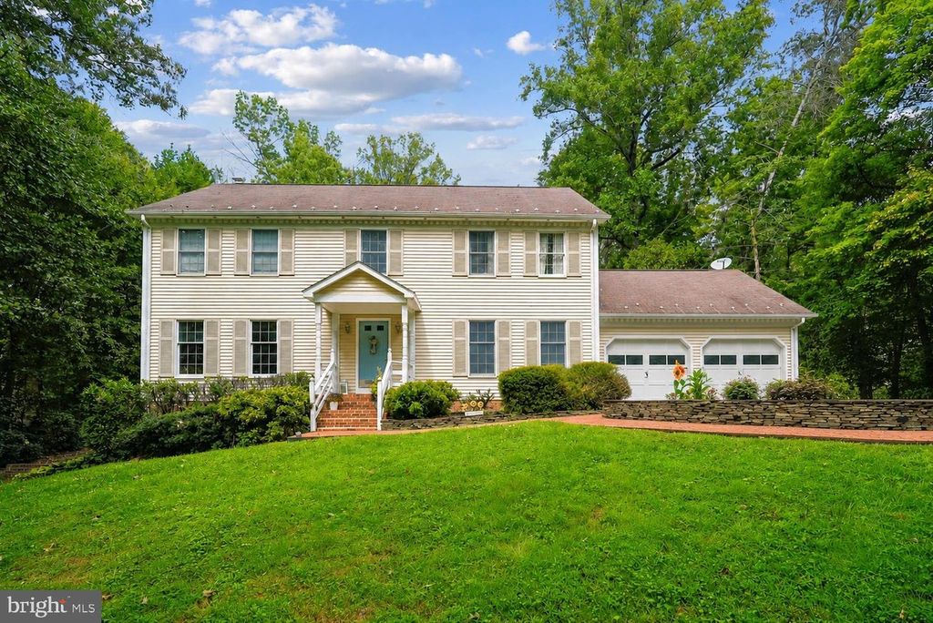 8212 HONEYSUCKLE RD, Manassas, VA 20112