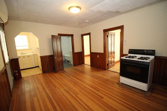71 Ash 1, Gardner, MA 01440
