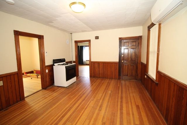 71 Ash 1, Gardner, MA 01440