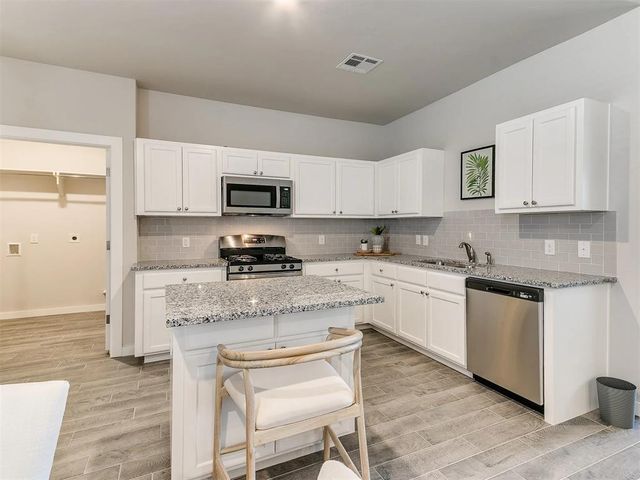 1714 Oak Way, Tuttle, OK 73089