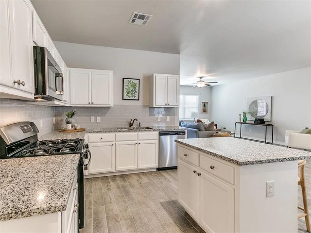 1714 Oak Way, Tuttle, OK 73089