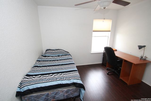 302 AGENCY OAKS, San Antonio, TX 78249