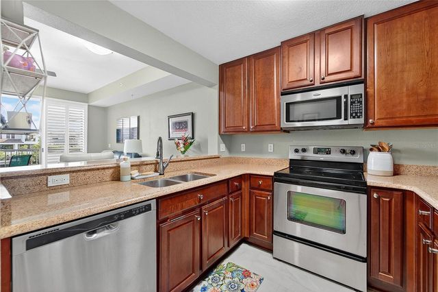 559 BAHIA BEACH BOULEVARD, Ruskin, FL 33570