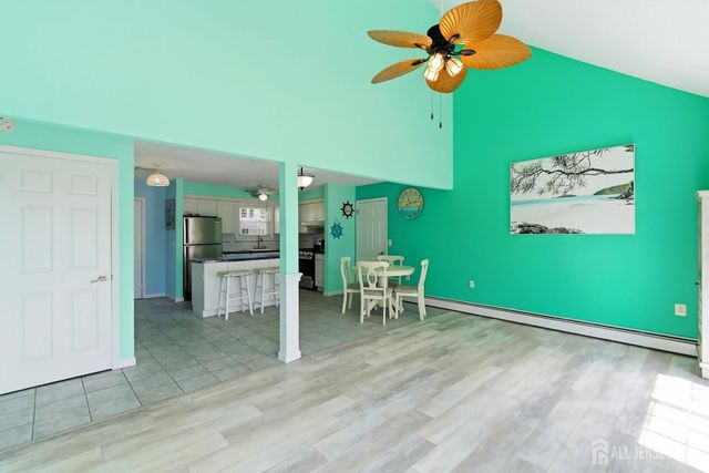 77 wind jammer Court, Bayville, NJ 08721