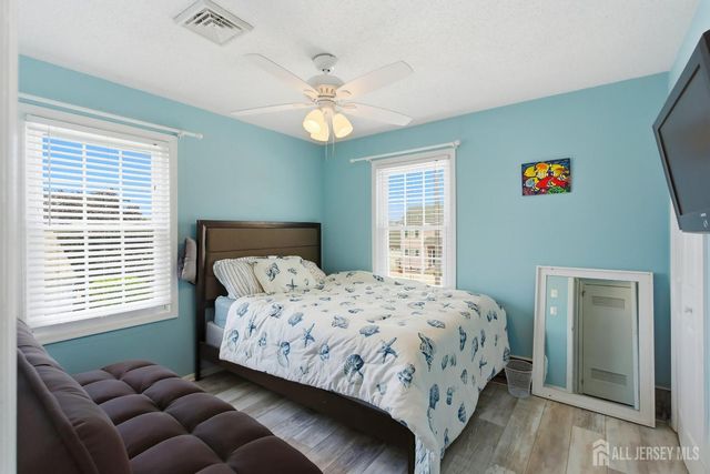 77 wind jammer Court, Bayville, NJ 08721