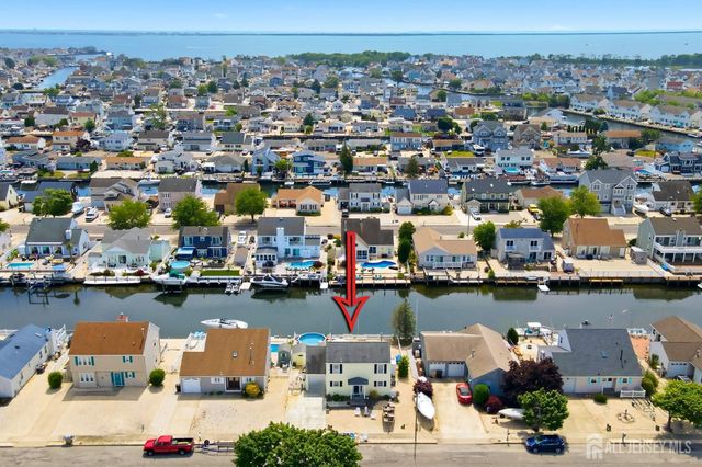 77 wind jammer Court, Bayville, NJ 08721