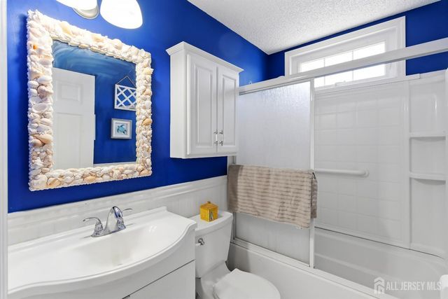 77 wind jammer Court, Bayville, NJ 08721