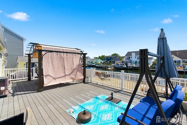 77 wind jammer Court, Bayville, NJ 08721