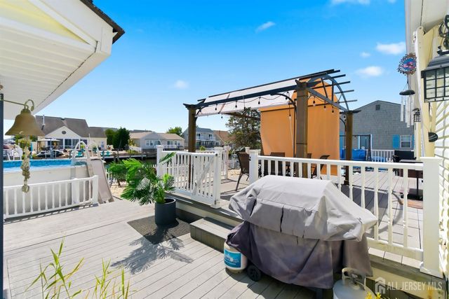 77 wind jammer Court, Bayville, NJ 08721