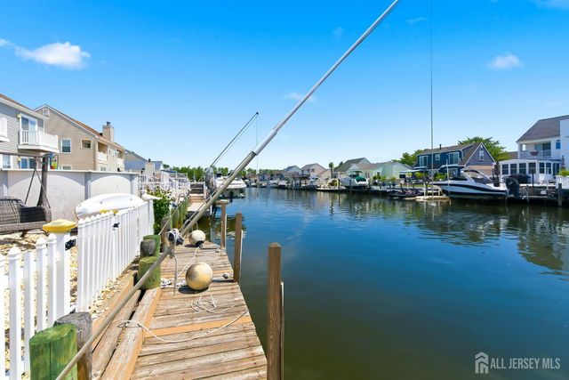 77 wind jammer Court, Bayville, NJ 08721