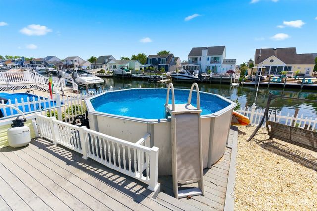 77 wind jammer Court, Bayville, NJ 08721