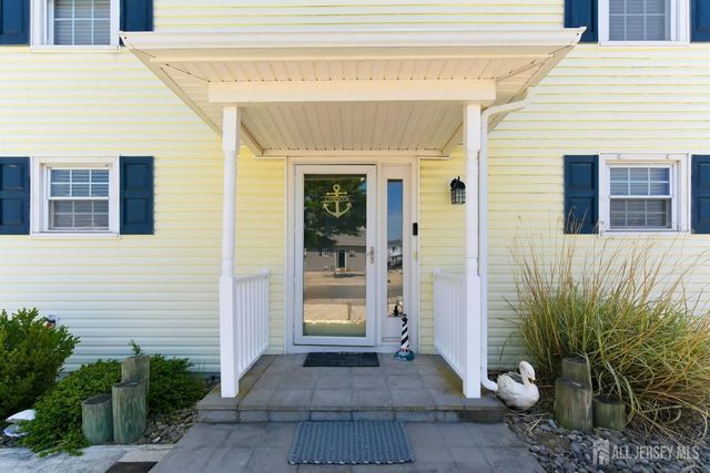 77 wind jammer Court, Bayville, NJ 08721