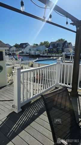 77 wind jammer Court, Bayville, NJ 08721