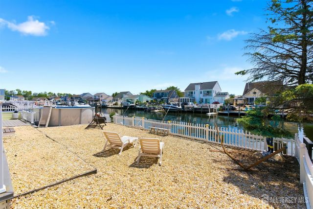 77 wind jammer Court, Bayville, NJ 08721