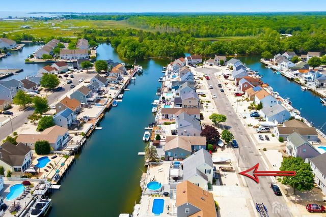 77 wind jammer Court, Bayville, NJ 08721